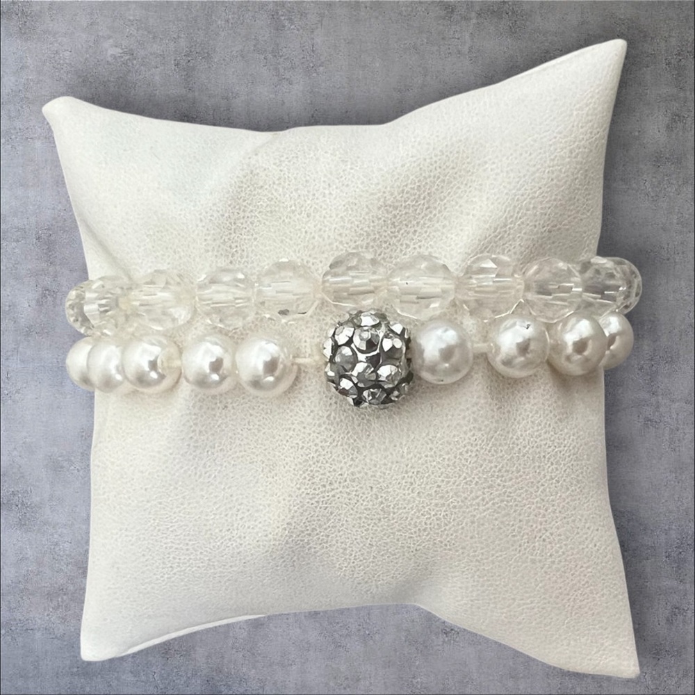 Faux pearls stretchy bracelet set of 2
